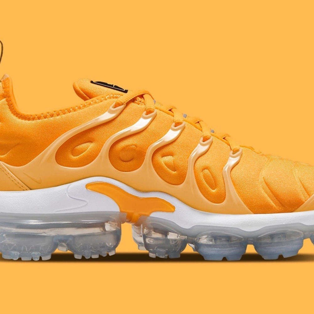 Nike Air Vapormax Plus. Pollen Yellow.  Size 7